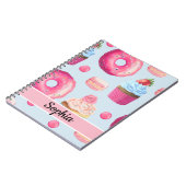 Carnet Pâtes à biscuits roses vifs et gâteaux sur fond bl (Côté gauche)