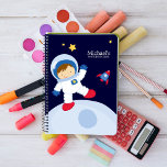Carnet Personnalisé de l'astronaute Boy Kid<br><div class="desc">Amusant et fantaisiste design d'espace-thème.</div>