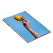 Carnet Personne tenant du citron (Côté Droit)
