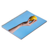 Carnet Personne tenant du citron (Côté gauche)