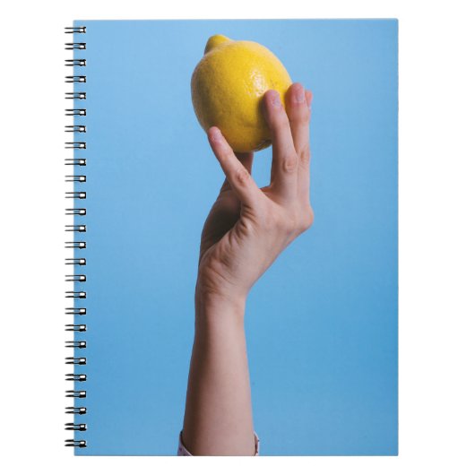 Carnet Personne tenant du citron (Devant)