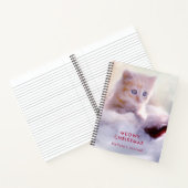 Carnet Petit Kitten reposant sur un chapeau de Noël Meowy (Intérieur)