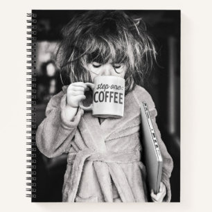 Carnet Petite fille boit du café