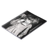 Carnet Petite fille boit du café (Côté gauche)