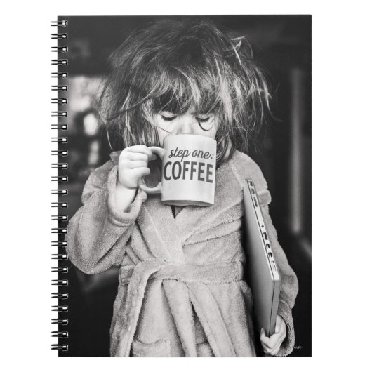Carnet Petite fille boit du café (Devant)