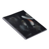 CARNET PIÈCE BLANCHE ET NOIRE SUR ARRIÈRE - PLAN NOIR (Côté Droit)