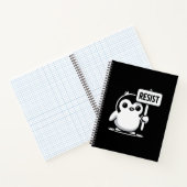 Carnet Pingouin de dessin animé portant le signe "RESIST" (Intérieur)