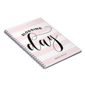 Carnet Pink Stripes Blogging Day Calligraphy Personnalisé (Côté Droit)