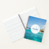 Carnet Plage tropicale pittoresque avec Monogramme de hut (Intérieur)