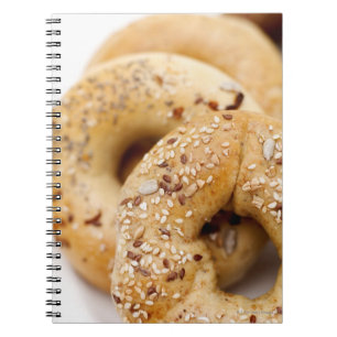 Carnet Plan rapproché des bagels assortis d'un plat