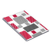 Carnet Pneuka rouge gris patchwork sur arrière - plan bla (Côté Droit)