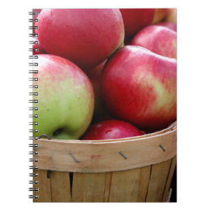 Carnet Pommes fraîches en panier au marché des agriculteu