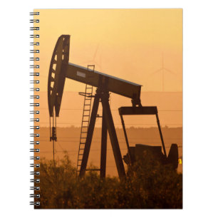 Carnet Pompe jack pompant de l'huile au Texas occidental,