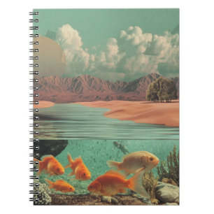 Carnet Porte surréaliste dans le désert avec fond sous-ma