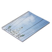CARNET POSTE ÉLECTRIQUE EN ACIER BLANC SOUS NUAGES BLANCS (Côté gauche)