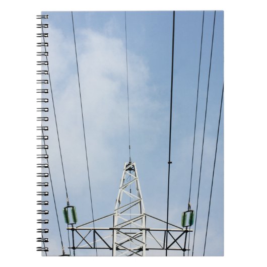CARNET POSTE ÉLECTRIQUE EN ACIER BLANC SOUS NUAGES BLANCS (Devant)
