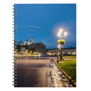 Carnet Prato della Valle la nuit à Padova, Italie