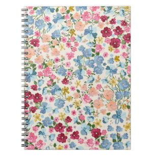 Carnet pré du milieu de l'été, motif plante en fleurs.