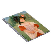 Carnet Printemps : Margot debout dans un jardin | Mary Ca (Côté Droit)