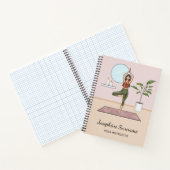 Carnet Professeur de Yoga Fille faisant la posture de l'a (Intérieur)