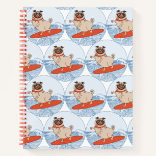 Carnet Pug heureux en surf sur une planche de surf