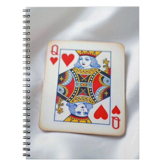 Carnet Queen of Hearts On White Satin Fabric (Devant)