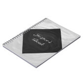 Carnet Rainy Sky Grey et le Monogramme noir (Côté gauche)