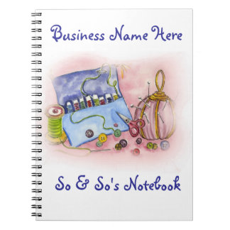 Carnet rose de kit de couture