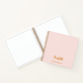Carnet rose pâle de la serveuse (Intérieur)