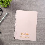 Carnet rose pâle de la serveuse<br><div class="desc">Une couleur arrière - plan rose vif. Personnalisez et ajoutez le nom de votre servante. Script manuscrit en or.</div>