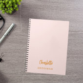 Carnet rose pâle de la serveuse