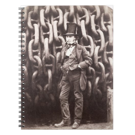 Carnet Royaume Brunel d'Isambard, se tenant devant (Devant)