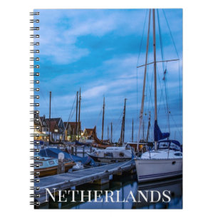Carnet Scène nocturne traditionnelle de la ville de pêche