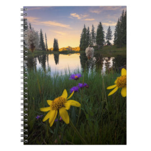 Carnet Serene Sunrise au-dessus d'un étang du Colorado