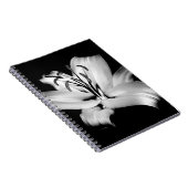 Carnet Silver Lily : Élégance Florale Monochrome. (Côté Droit)
