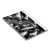 Carnet Slinky monochrome dévalant des marches chromées (Côté Droit)