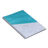 Carnet Sol gris vide à côté de la piscine (Côté Droit)