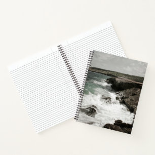 Carnet Spiral Côtier Des Vagues Qui S'Écrasent