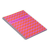 Carnet Spiral Personnalisé Magenta et Chevrons Ora (Côté Droit)
