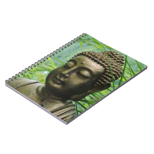Carnet Statue de Bouddha paisible dans une forêt verte ve (Côté gauche)