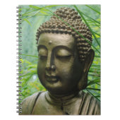 Carnet Statue de Bouddha paisible dans une forêt verte ve (Devant)