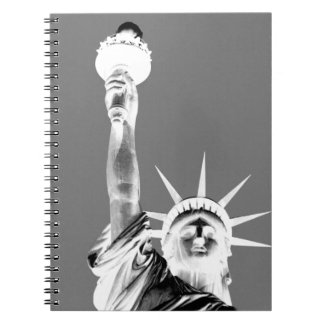Carnet Statue noire et blanche de Liberty New York City