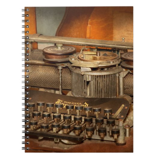 Carnet Steampunk - L'histoire de la dactylographie (Devant)