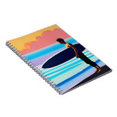 Carnet Surfer debout sur une plage au coucher du soleil (Côté Droit)
