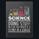 Carnet T-shirt drôle de chimie de la Science pour des<br><div class="desc">Connaissez un technicien de laboratoire ou un technologue médical qui A BESOIN de cette pièce en t ? C'est la chemise parfaite d'humour de laboratoire à porter avec frotte et des gants pour la semaine de laboratoire d'hôpital !</div>