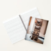 Carnet Tabby Kitten sur la table (Intérieur)