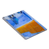Carnet Tapis drapés sur un mur bleu (Côté Droit)