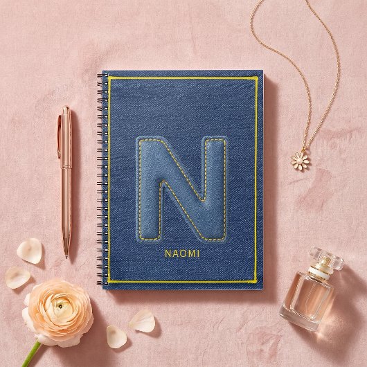 Carnet Texture de denim bleu avec monogramme brodé en jau