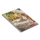 CARNET TIGER BROWN DANS LE GESTE DE MARCHE (Côté Droit)