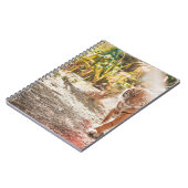 CARNET TIGER BROWN DANS LE GESTE DE MARCHE (Côté gauche)